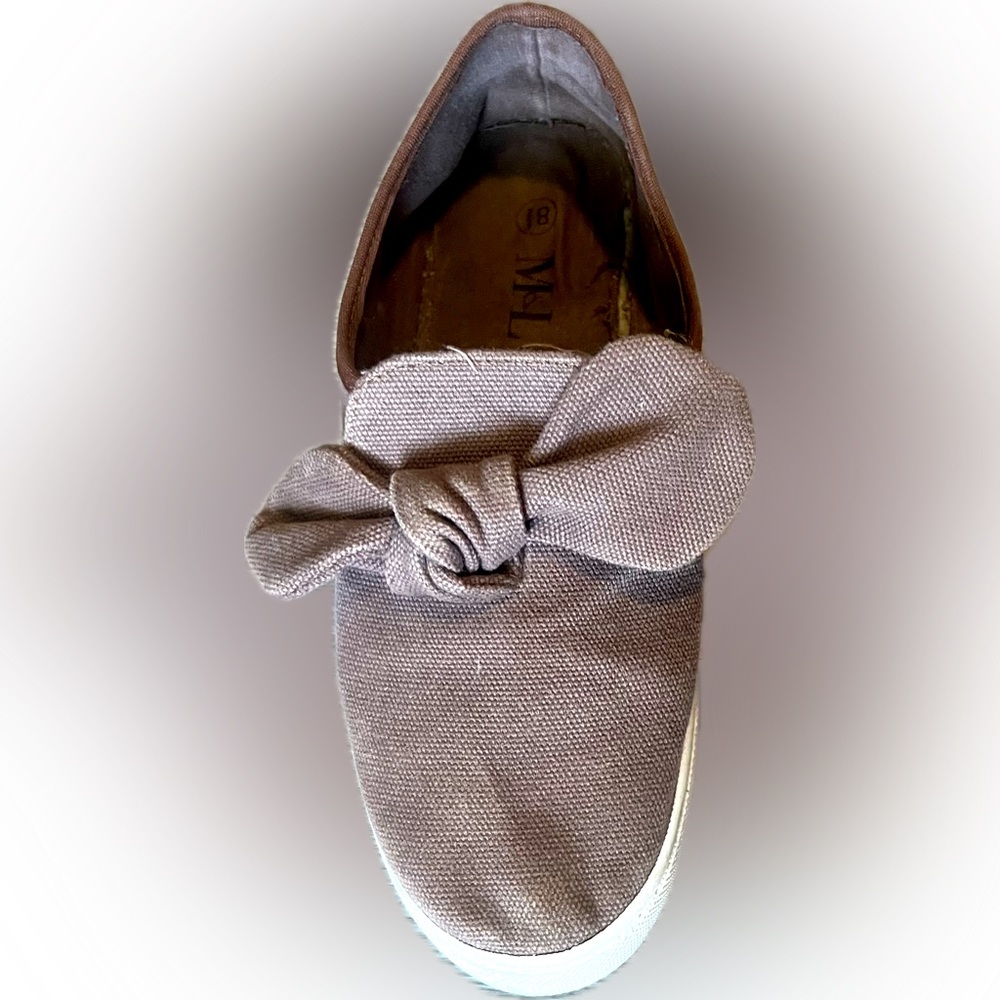 M&L shoes style Grace size 8.5 chocolate brown slip on bow tie design shoes
